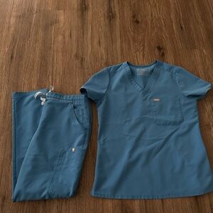 Figs ceil blue scrub set